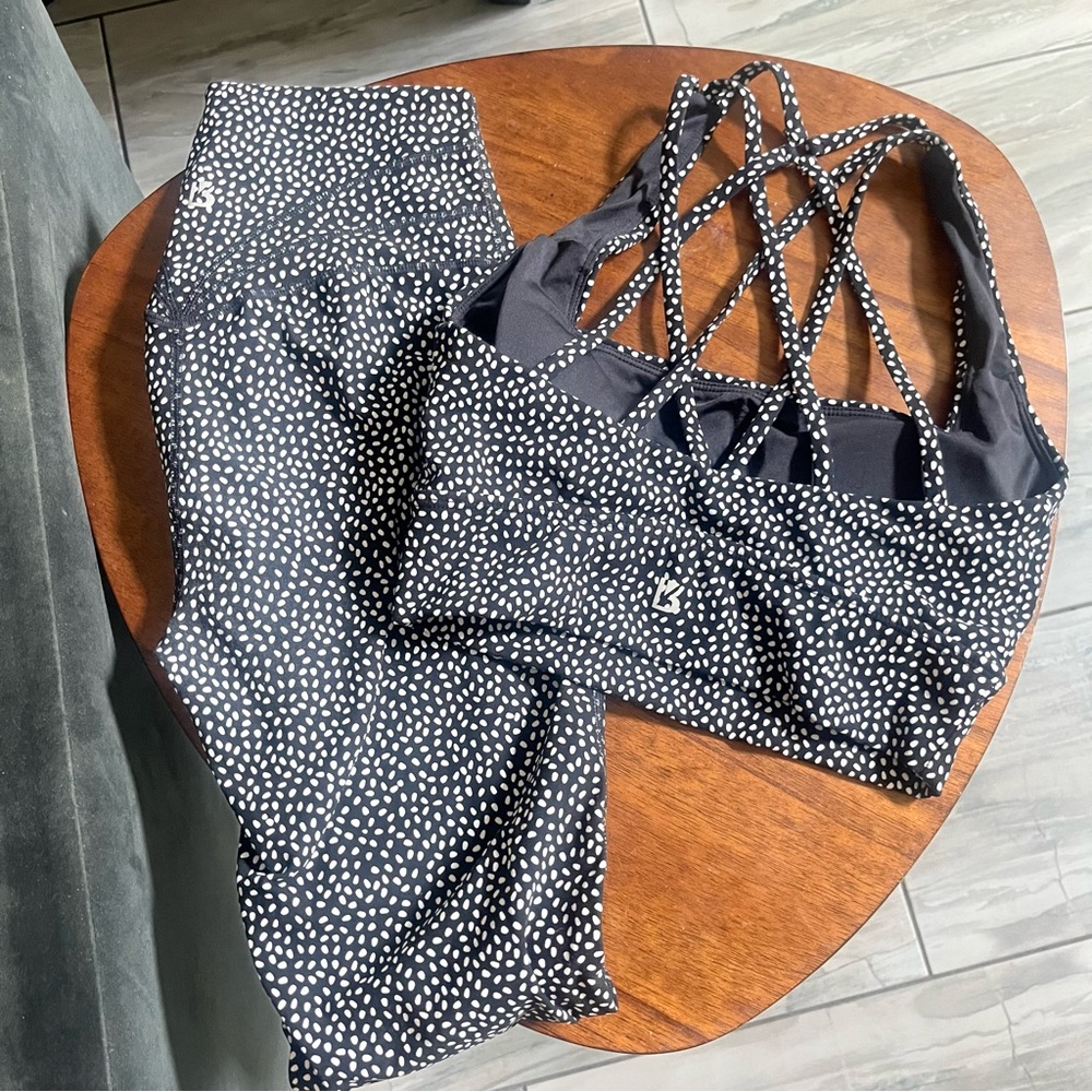 Buff Bunny Small legacy leggings and Geo sports bra set bossy black